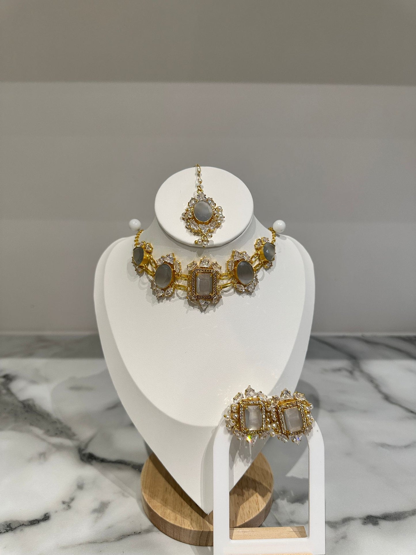 Grey/White Choker Set