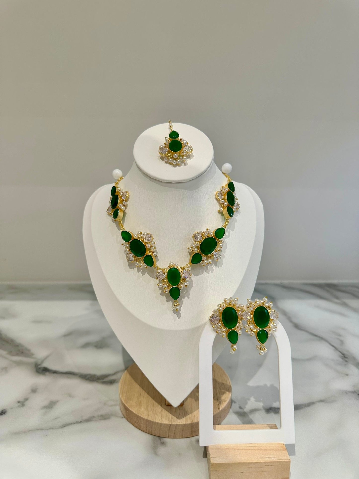 Green Neckline Set