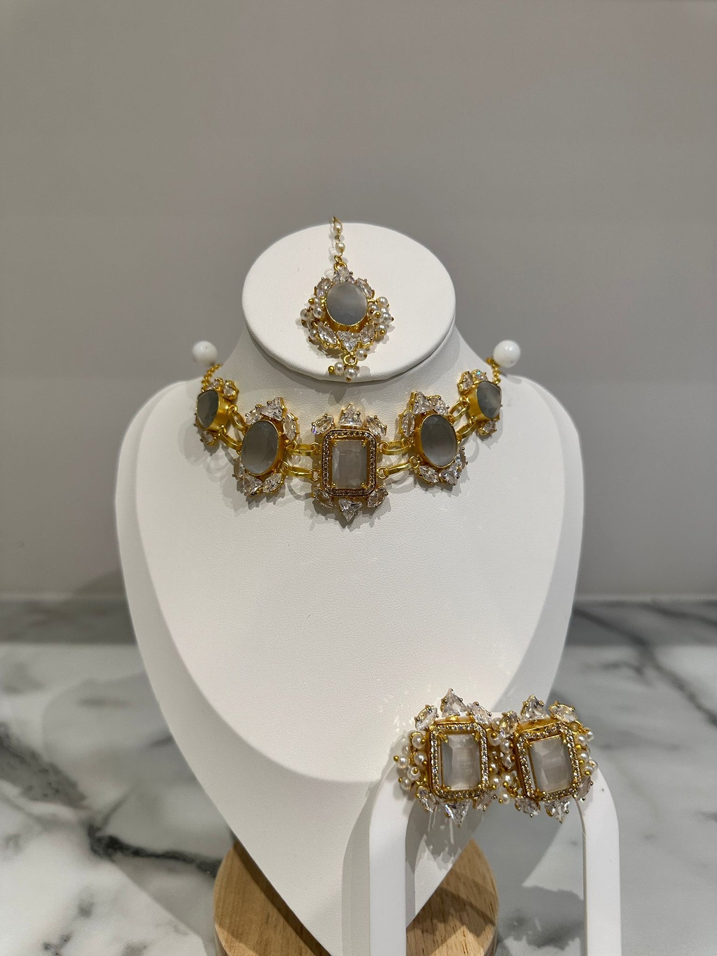 Grey/White Choker Set